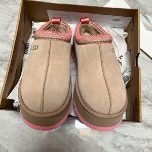 UGG Tazz Love